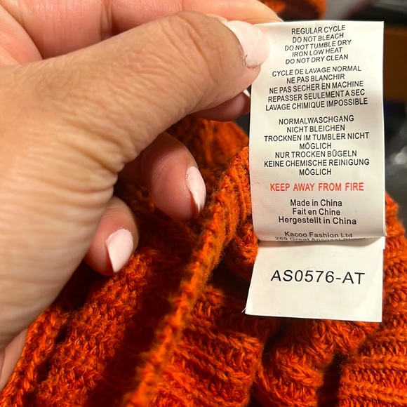 NWOT Rust Orange Turtleneck - Picture 3 of 4